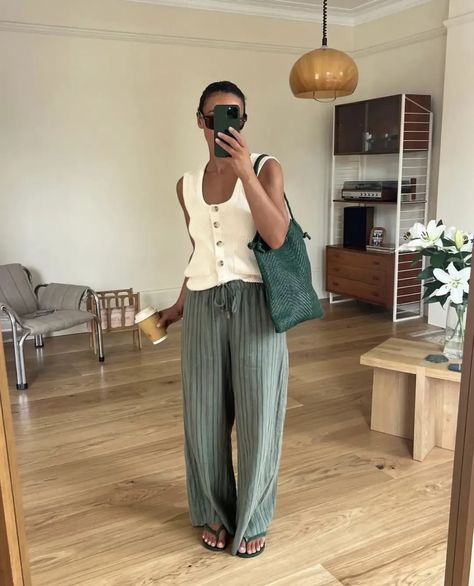 Cold Summer Outfit, Linen Pants Outfit, Striped Linen Pants, 여름 스타일, Outfits To Wear, Sweater Vest Women, Palazzo Pants, Spring Summer Outfits, Summer Outfit