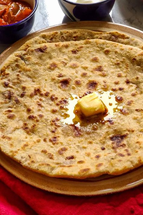 Aloo Paratha-The most popular North Indian breakfast Aalo Paratha, Alu Paratha, Breakfast Ideas No Eggs, Lunchbox Meals, Vegetarian Breakfast Ideas, Veg Breakfast, Vegetarian Indian Recipes, Aloo Paratha, Indian Flatbread