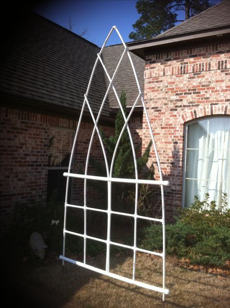 pvc trellis Pvc Trellis Diy, Pvc Garden Trellis, Pvc Arch Trellis, French Trellis, Pvc Arch, Pvc Pipe Fort, Pvc Trellis, Modern Garden Landscaping, Succulent Garden Landscape