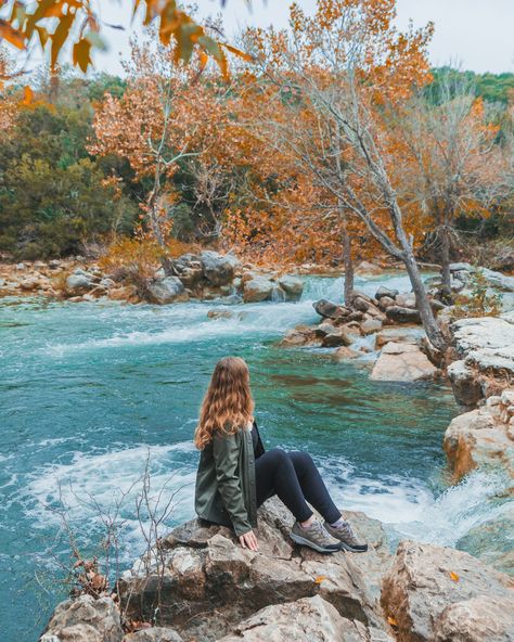 Barton Creek Greenbelt // 5 Hiking Trails to Try in Austin, Texas #readysetjetset #outdoors #hiking #blogtips #texas #atx Austin Hiking, Texas Hiking, Mckinney Falls State Park, Hiking In Texas, Austin Texas Travel, Austin Vacation, Austin Travel, Texas Adventure, Things To Do In Texas