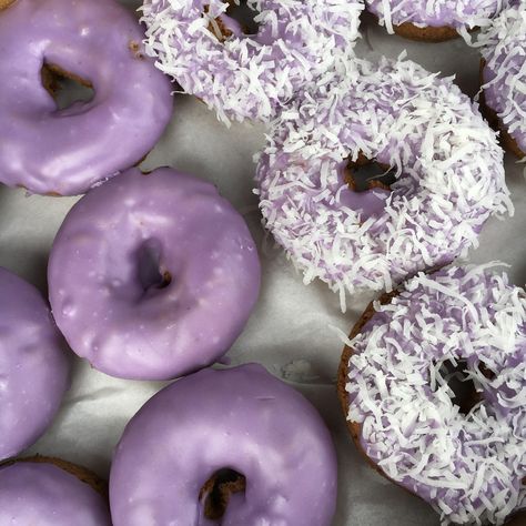 Gourmet Donut, Purple Desserts, Rainbow Foods, Purple Pics, Food Polls, Doughnut Recipe Easy, Donut Shops, Purple Board, Doughnut Recipes