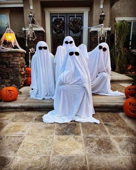 Holoween Costums Ideas Funny, Silly Group Halloween Costumes, Cute 5 Person Halloween Costumes, Funny Three People Halloween Costumes, Scary Halloween Costumes For Groups, Halloween Costume Ideas For 4 Friends, Group Costume 6 People, Group Of 4 Halloween Costumes Funny, 4 Person Friend Group Aesthetic