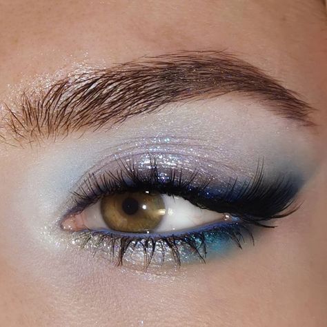 Regina on Instagram: “Thinking of the sea 🌊  Using my beautiful sister's eye  @hauslabs stupid love palette @hudabeautyshop sapphire obsessions palette…” Makeup Organization Diy, Eye Makeup Styles, Glitter Pigment, Creative Makeup Looks, Individual Lashes, Eye Makeup Art, Editorial Makeup, Perfect Makeup, Pretty Makeup