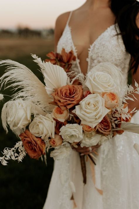 Orange Wedding Bouquet, Fall Wedding Bouquet, Rusting Wedding, Orange Wedding Flowers, Burnt Orange Weddings, Boho Wedding Bouquet, Bridal Bouquet Fall, Boho Wedding Flowers, Bridal Bouquet Flowers