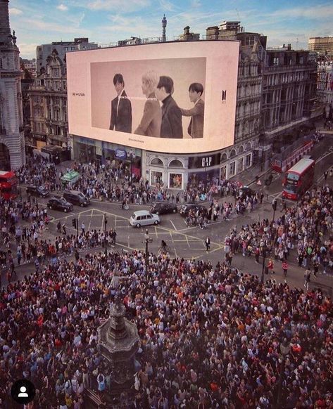 BTS AMRY take over the streets of London hours before the concert at Wembley Stadium | allkpop Bts Big Hit, Bts World Tour, Piccadilly Circus, Wembley Stadium, Bts Tweet, Kpop Funny Bts, Bts Lyric, Bts Aesthetic Pictures, Bts Quotes