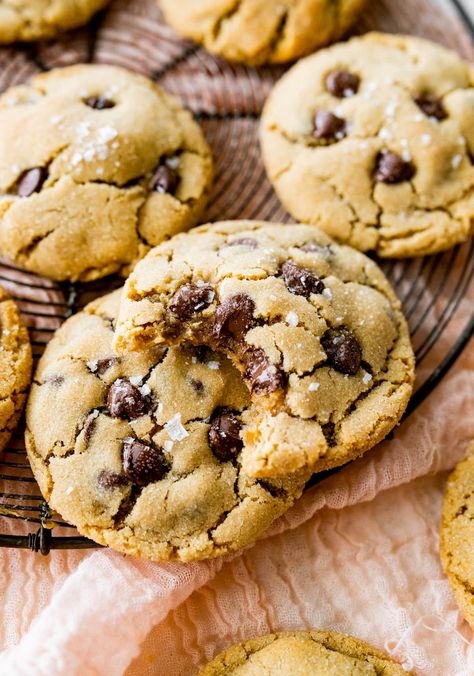 Peanut Butter Chocolate Chip Cookies {Best Ever} - Two Peas & Their Pod Two Peas And Their Pod, Taco Recipes Ground Beef, Cookies Best, Heavenly Desserts, Classic Peanut Butter Cookies, Breakfast Sandwich Recipes, Chewy Peanut Butter Cookies, Peanut Butter Chocolate Chip Cookies, Chocolate Peanut Butter Cookies