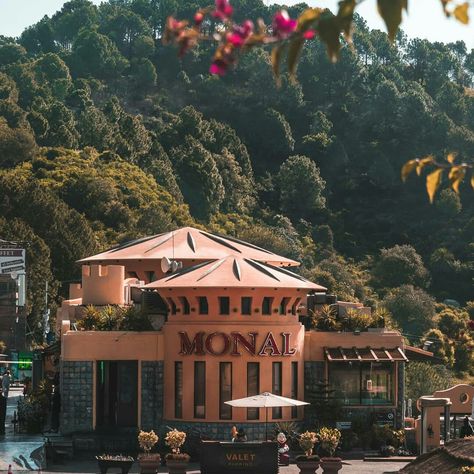 Monal Islamabad Pakistan, Islamabad Pakistan Pictures, Islamabad Aesthetic, Monal Islamabad, Cousins Trip, Pakistan Pictures, Desi Vibes, Pakistan Culture, Beautiful Pakistan