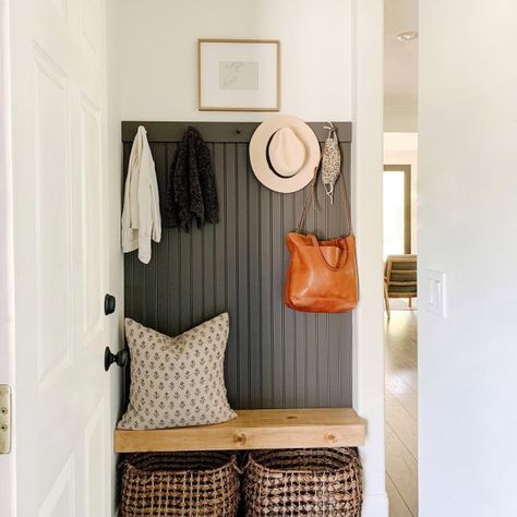 Small Mudroom Ideas, Alexander Home, Mud Room Entry, Mudroom Decor, Small Entryways, Mudroom Design, Home Entrance Decor, Entrance Decor, House Entrance