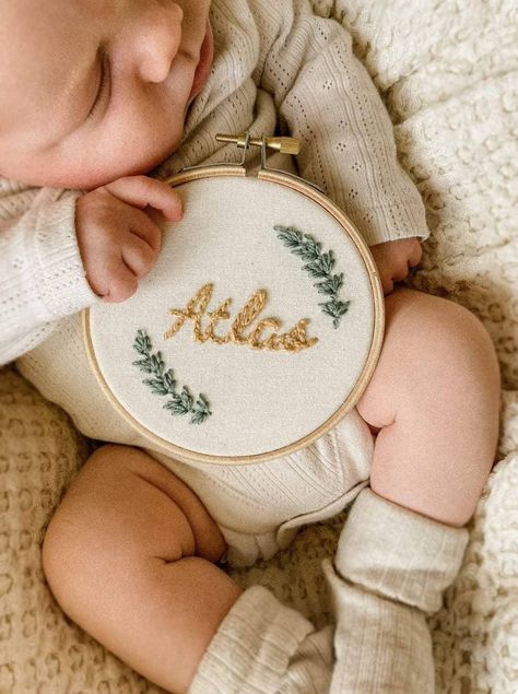 Embroidery For Newborns, Embroidery Names Ideas, Baby Boy Embroidery Ideas, Milestone Embroidery, Baby Name Embroidery Hoop, Embroidery Baby Gifts, Embroidery For Boys, Baby Name Embroidery, Baby Boy Embroidery