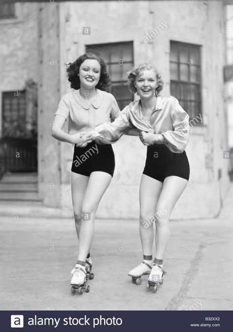 Roller Blades, Roller Skates Vintage, Why Do Men, Genuine Smile, Vintage Everyday, Badass Women, Vintage Pinup, Vintage Pictures, Photography Women