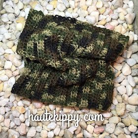 Haute Kippy: Camo Hunting Snood Camo Yarn, Crochet Hooded Scarf, Crochet Neck Warmer, Medium Weight Yarn, Camo Hats, Camo Colors, Free Crochet Patterns, Easy Crochet Patterns, Crochet Yarn