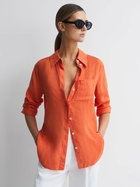 How To Wear A Linen Shirt, Orange Shirt Outfit Women, Orange Button Down Shirt Outfit, Orange Linen Shirt Outfit, Orange Shirt Outfit Summer, Orange Shirt Outfit, Linen Shirt Outfit, Colour Clash, Orange Shirt