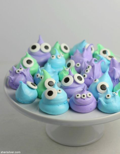 Halloween Meringue, Edible Eyeballs, Fun Halloween Desserts, Recetas Halloween, Pastel Cupcakes, Halloween Fest, Fun Halloween Food, Halloween Food Treats, Halloween Baking