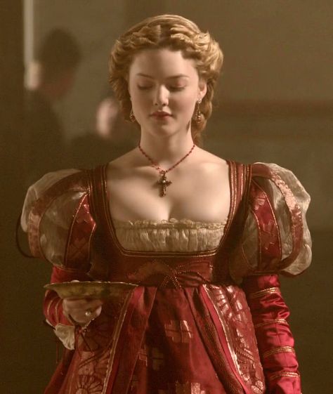 The Borgias - Lucrezia Borgia Holliday Grainger, Lucrezia Borgia, The Borgias, Medieval Dress, Princess Aesthetic, Historical Costume, Historical Dresses, Look Vintage, Fantasy Fashion