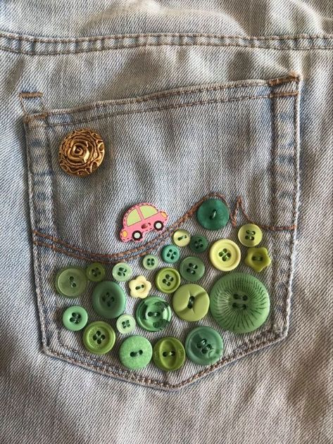 Buttons Aesthetic, Beaded Clothing, Ropa Upcycling, Button Ideas, Diy Project Ideas, Thrift Flip, 15 Diy, 자수 디자인, Button Art