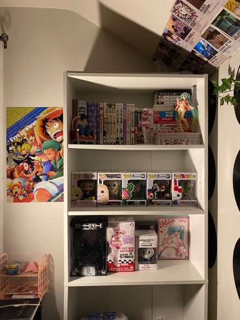 Organizing Bookshelf, Room Customization, Boy Meets Maria, Manga Shelves, Manga Shelf, Retro Games Room, Preppy Bedroom, Aesthetic Bedroom Ideas, Otaku Room