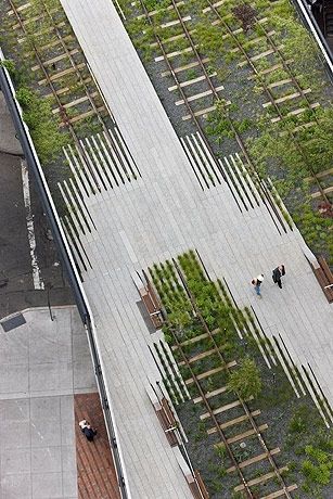 The Highline from above! Notice the interesting pattern the path makes. New York High Line, Urban Landscape Design, Landscape And Urbanism, Landscape Architecture Design, Urban Park, Urban Architecture, High Line, Urban Spaces, Train Tracks