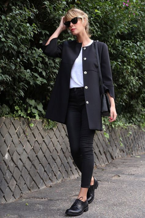 LOOK PER LA MEZZA STAGIONE! Oxfords Outfit, Mode Ab 50, Minimal Chic, Spring Looks, Shirt Skirt, Comfy Outfits, Moda Fashion, Suits For Women, Work Outfit