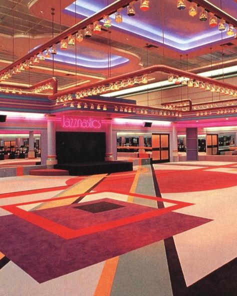 1980s Aesthetic, 90s Interior, 80s Interior Design, Vintage Mall, 80s Interior, 80s Aesthetic, Layout Architecture, Vaporwave Aesthetic, Health Club