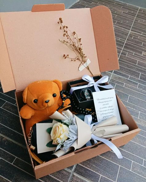 Box Hampers, Ideas Regalos, Hygge Gifts, Cuddly Teddy Bear, Candle Ideas, Gift Box Template, Congratulations Gift, Make Her Smile, Gift For Brother