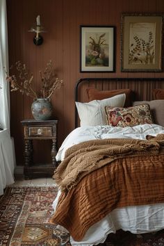 Heritage Bedroom Ideas, Rust Bedroom Aesthetic, Western Cottagecore Bedroom, Fall Inspired Bedroom Cozy, English Cottage Bedroom Ideas Master, Cottage Core Guest Bedroom, Vintage Earthy Bedroom, Vintage Bedroom Color Schemes, Dark Cosy Bedroom Ideas