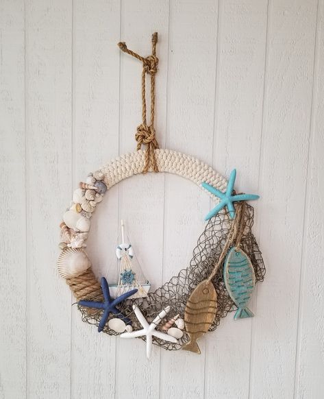 Diy Beach Wreath, Beach Theme Wreath, Beach Wreath Ideas, Beach Wreaths For Front Door, Sunroom Bathroom, Nautical Rope Decor, Lake House Summer, Seashell Wreaths, Shell Wreaths