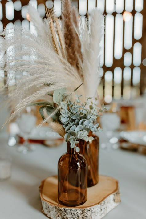 Boho Theme Centerpieces, Pampas And Eucalyptus Centerpiece, Minimalist Fall Wedding Table Decor, Centerpieces Wedding Western, Simple Western Wedding Centerpieces, Wedding Centerpieces Western, Boho Rustic Centerpieces Wedding, Amber Vase Centerpiece Wedding, Rustic Pampas Centerpiece