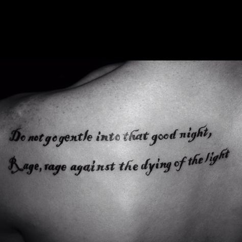 Dylan Thomas - "Do Not Go Gentle Into That Good Night" Poem Tattoo, Fingers Tattoo, Literary Tattoo, Do Not Go Gentle, Wörter Tattoos, Tattoo Quotes For Men, Font Love, Tattoo Quotes About Strength, Night Tattoo