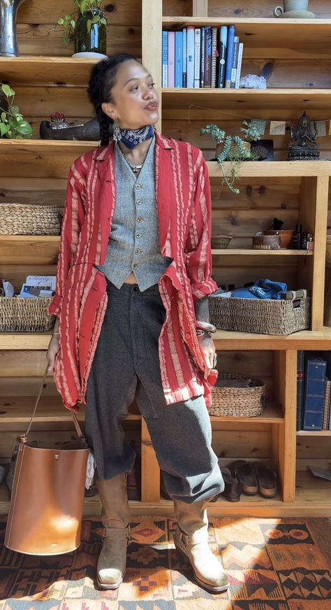 1090s Fashion, Artist Core Aesthetic Outfits, Baggy Boho Outfit, Dronme Davis Aesthetic, Boho Outfits Work, Pantaloon Outfit, Folksy Outfit, Marfa Aesthetic, Mexican Aesthetic Outfits