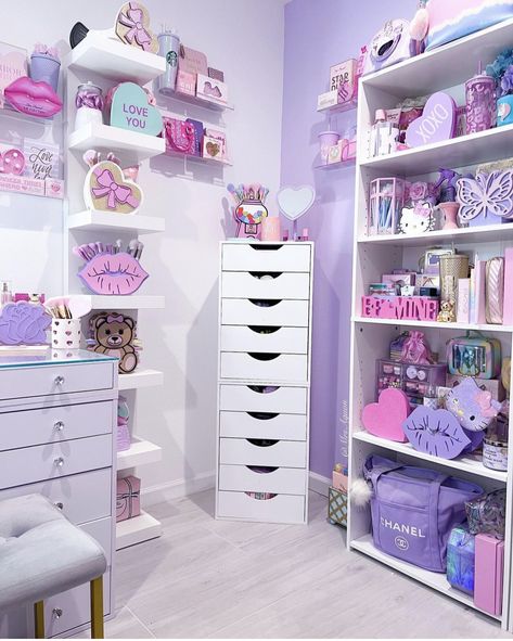 Sweethearts Candy, Beauty Room Vanity, Girly Room Decor, Dressing Room Decor, Girly Decor, Luxury Room Bedroom, Clothes Closet Organization, Pink Room Decor, Beauty Corner