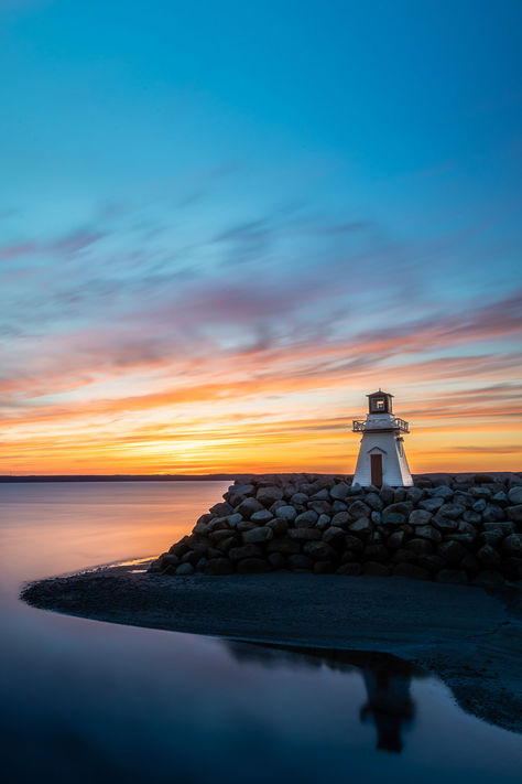 Nova Scotia lighthouse at sunset Nova Scotia Lighthouses, Lighthouse Photography, Lighthouses Photography, Lighthouse Photos, Lighthouse Pictures, Scenic Road Trip, Halifax Nova Scotia, Beautiful Lighthouse, Quebec City