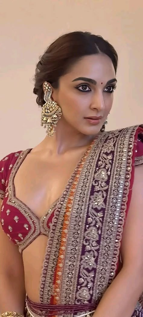 Kiara Advani Photoshoot, Kiara Advani Saree, Nivetha Thomas, Hd Face, Kaira Advani, Bollywood Beautiful, Nora Fatehi, Night Biking, Bollywood Wedding