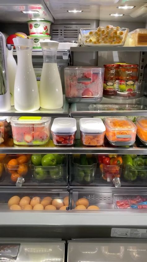 Dream Fridge, Organized Fridge, Healthy Fridge, Fridge Organizer, Pantry Fridge, Food Pantry Organizing, Milk Jar, Fridge Organisers, House Organisation