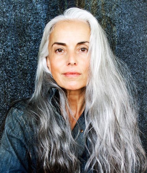 At 59, Yasmina Rossi is breaking barriers in the modeling industry. We look at her secrets to staying in the game and booking major campaigns. Yasmina Rossi, Coffee Facial, Glowing Radiant Skin, Glamorous Hair, Luscious Hair, Home Remedies For Hair, Long Gray Hair, Skin Complexion, Natural Beauty Tips