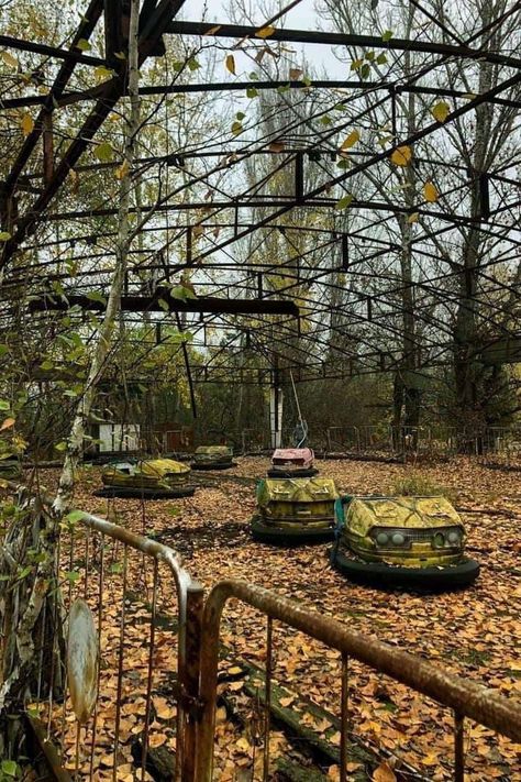 Abandoned Mining Town, Abandoned Park, Apocalypse Landscape, St Joseph Mo, Abandoned Place, Abandoned Theme Parks, Abandoned Amusement Park, Bumper Cars, Apocalypse Aesthetic