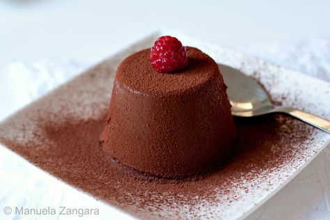 Chocolate panna cotta Chocolate Pannacotta, Pudding Recept, Chocolate Panna Cotta, Panna Cotta Recipe, Thermomix Desserts, Mini Cheesecakes, Chocolate Dessert, Chocolate Craving, Italian Desserts