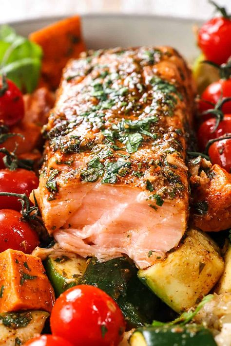 Baked Cilantro Lime Salmon with Roasted Veggies! (+Video) Salmon With Cilantro, Cilantro Salmon, Lime Salmon Recipes, Cilantro Lime Marinade, Cilantro Lime Salmon, Salmon Recipes Oven, Bbq Chicken Pasta, Oven Baked Salmon, Lime Salmon