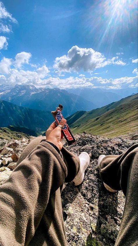 I ❤️ U Instagram Travel Poses Ideas, Hiking Photo Ideas, Hiking Picture Ideas, Hiking Poses, Mountain Photo Ideas, Trekking Photography, Mountain Trekking, Hiking Photos, Mountain Vibes