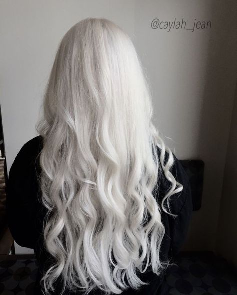 Snow White Hair Color, Long Curly White Hair, Girls With White Hair, White Hair Female, White Hair Aesthetic, Platinum White Hair, White Hair Long, Snow Hair, White Hairstyles