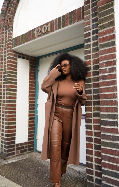 Brown Leather Tights Outfit, Shades Of Nude Outfit Ideas, Chocolate Brown Outfits For Women, Brown And Tan Outfits, Brown Tones Outfit, Brown On Brown Outfit, Brown Color Outfit, Shades Of Brown Outfit, Brown Fashion Aesthetic