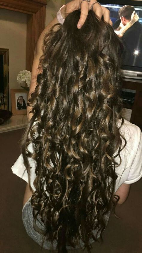 Long Shiny Hair, Curly Hair Photos, Beautiful Curly Hair, Extensions Hair, Party Hair, Wavy Curly Hair, Curly Hair Inspiration, Curly Hair Routine, Hair Makeover