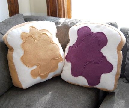 Cute pillows Food Pillows, Tas Mini, Food Shapes, Funky Home Decor, Peanut Butter Jelly, Christmas Gifts For Girlfriend, Cute Pillows, Creation Couture, Diy Pillows