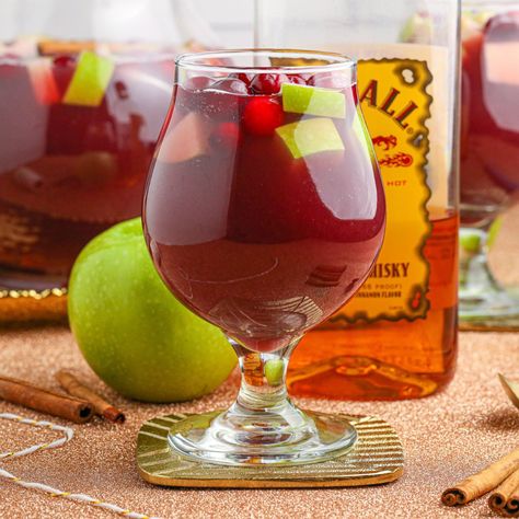 Fireball Sangria Whiskey Sangria, Fireball Sangria, Cinnamon Sangria, Fireball Drinks Recipes, Jello Creations, Creamsicle Drink, Fireball Drinks, How To Make Sangria, Boozy Popsicles