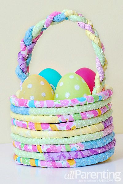 Make a Charming Easter Basket from Scraps - Quilting Digest Sew Basket, Fun Easter Crafts For Kids, Unique Easter Basket Ideas, Side Basket, Easter Bunny Treats, Decorating Easter Baskets, Fun Easter Crafts, Rope Baskets, Babies Room