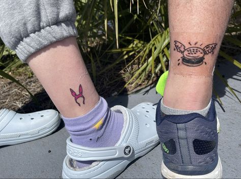 Bob’s Burger Tattoo, Louise Tattoo Bobs Burgers, Louise Bobs Burgers Tattoo, Simple Bobs Burgers Tattoo, Bobs Burgers Tattoo Louise, Louise Belcher Aesthetic, Bobs Burgers Tattoo Ideas, Louise Belcher Tattoo, Matching Father Daughter Tattoos