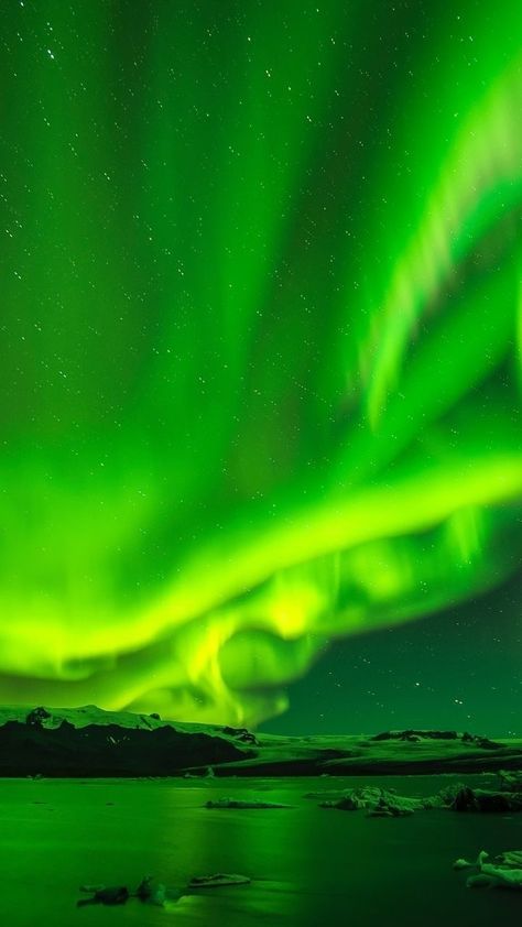 Aurora Borealis From Space, Northern Lights Photography, Creative Advertising Photography, Amoled Wallpapers, Beautiful Scenery Photography, Northern Lights (aurora Borealis), Aurora Borealis Northern Lights, View Wallpaper, Mountain Wallpaper