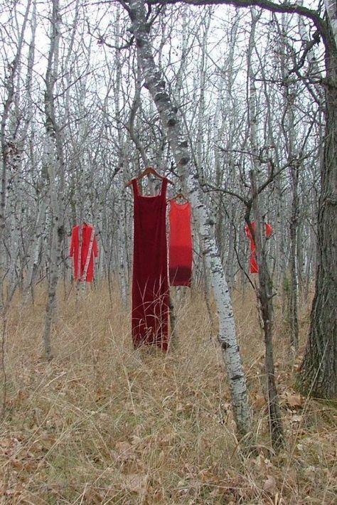 Installation of Red Dresses Draws Attention to Canada's Missing And Murdered Indigenous Women Red Dress Indigenous, Mmiw Red Dress, Indigenous Art Canada, Missing Indigenous Women Art, Indigenous Canada, Indigenous Women, Indigenous People, Luxury Dresses, Dress Drawing