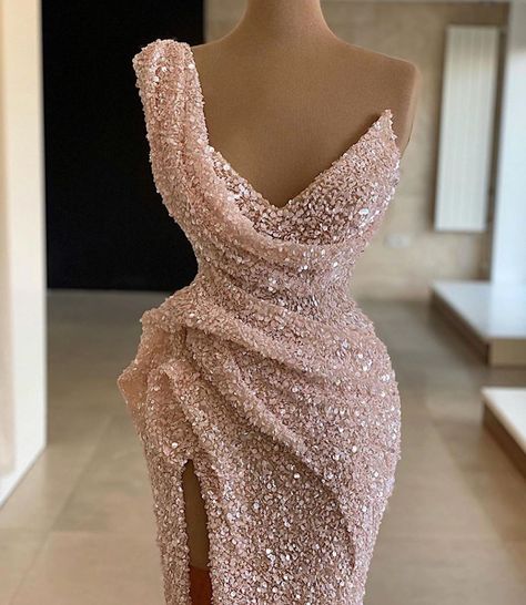 Crazy for couture on Instagram: “@lumnijekrasniqiofficial #lumnijekrasniqi  FOLLOW @crazyforcouture for your daily fashion and couture inspiration, We always tag and…” Baju Pengapit, Sequin Pink, Glamouröse Outfits, Pink Prom, فستان سهرة, Pink Prom Dresses, Gala Dresses, Glam Dresses, Mermaid Fashion