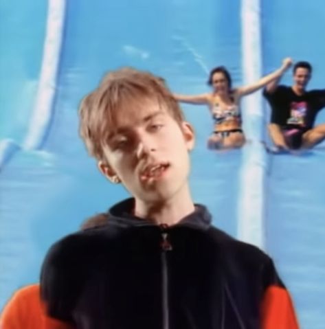 Damon Albarn Top Of The Pops, Damon Albarn Parklife, Damon Albarn Aesthetic, Damon Albarn 90s, Damon Albarn Gorillaz, Brit Pop, Men 90s, Top Of The Pops, 90s Men