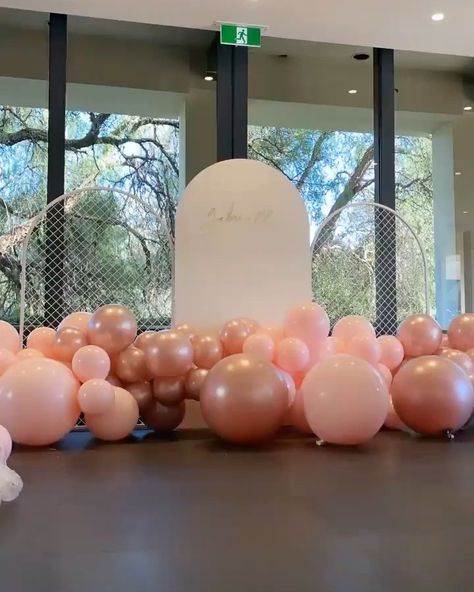 Balloon Floor Arrangements, Floor Balloon Arrangements, Props Concept, Balloon Ideas, Balloon Arrangements, Event Decor, Balloons, Flooring, Birthday